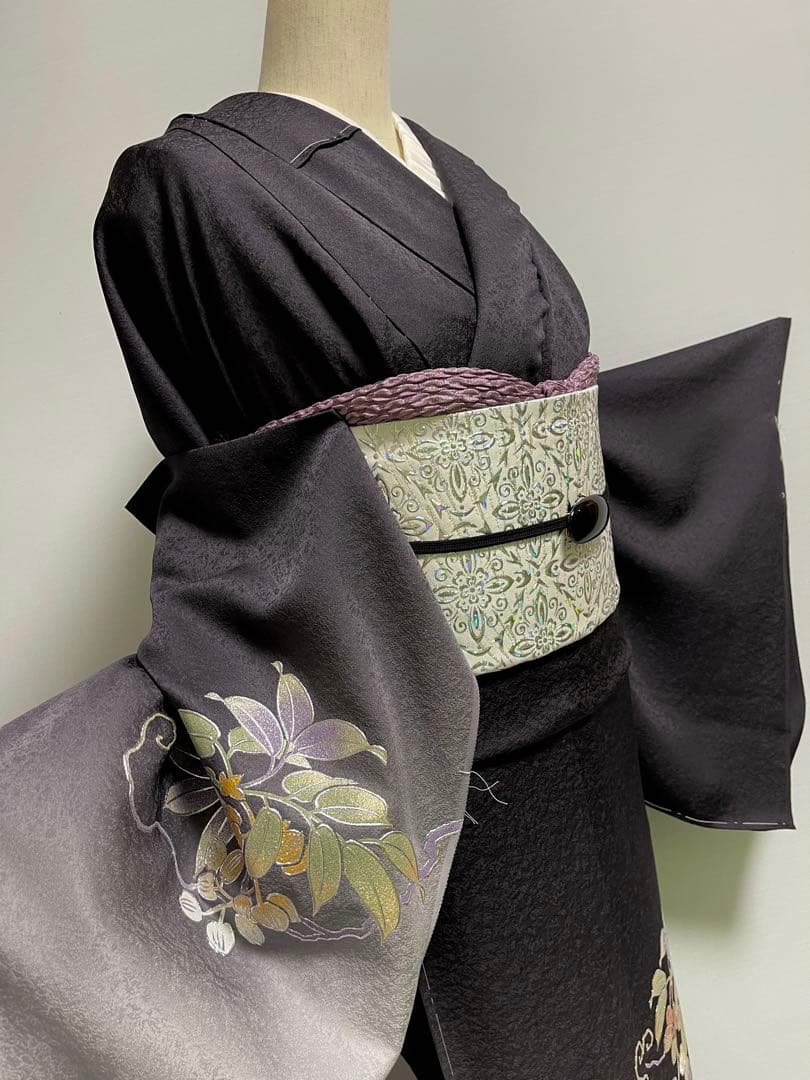 和田光正【京金彩友禅訪問着◇黒紅色】やや紫みを帯びた炭黒 銀 - メルカリ