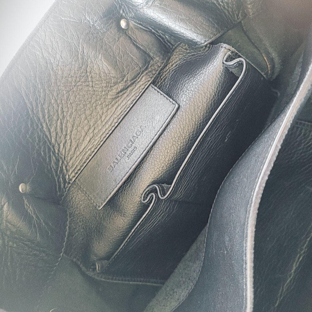 BALENCIAGA ブラック ダブルポケット レザー ショルダーバッグ - メルカリ