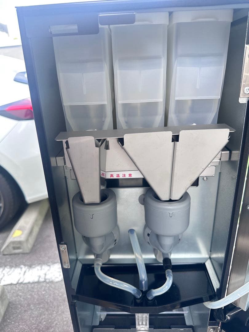 ネスカフェリオナ 水道工事が不要の内臓タンク式モデル。 - メルカリ