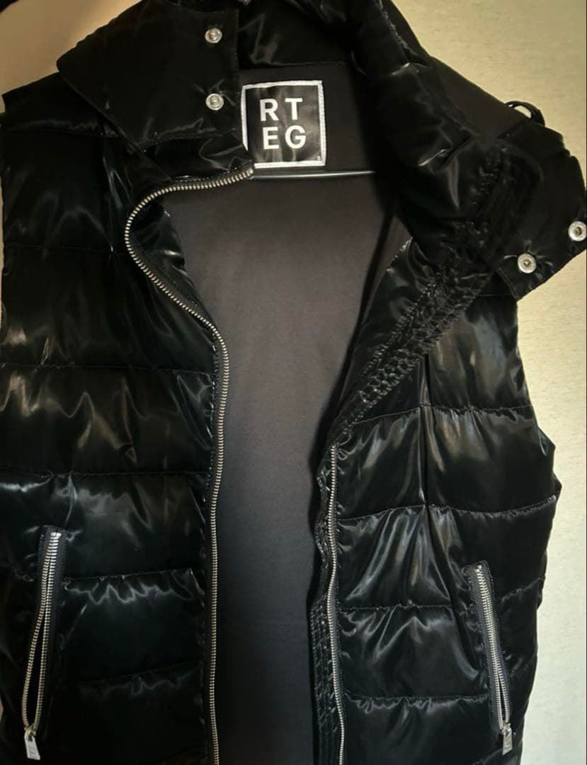 再販なし アダムスジャグラー ダウンベスト - メルカリ