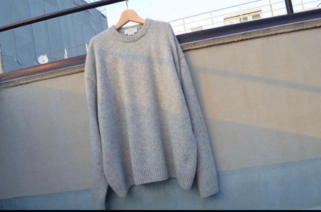 YOKE×SO×JOHN OVERSIZE CASHMERE CREW KNIT Silk Cashmere Knit Crewneck Sweater | YOKE Official Website