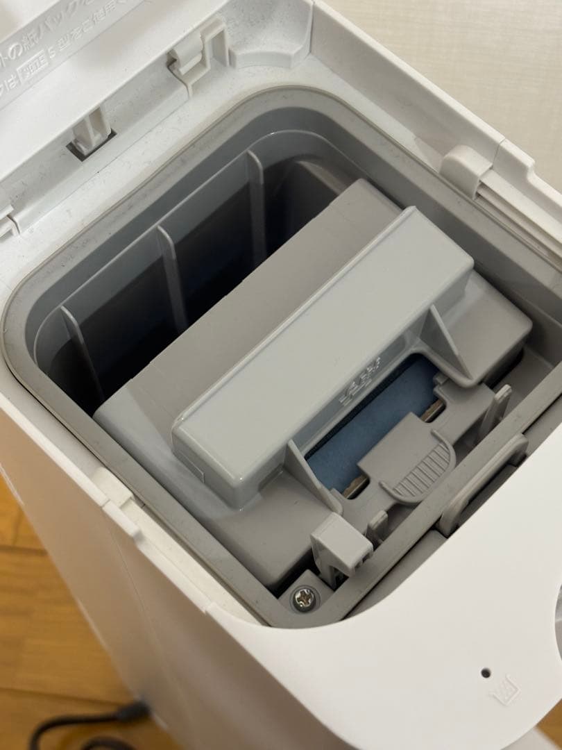 柚*猫様 【美品!!】Panasonic 充電式掃除機 MC-NS10K 202 - メルカリ