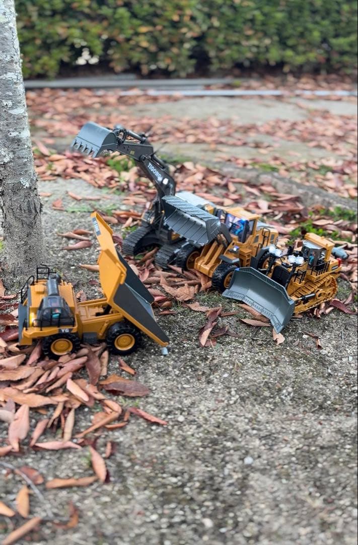 Akeleo】 働く車、ラジコンカー、砂遊び、LEDライト、子供向け