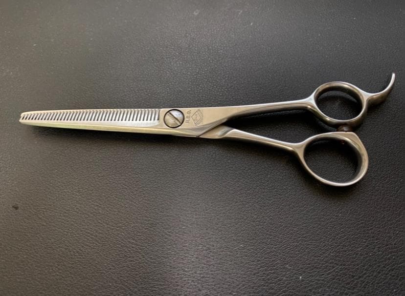 R.E.G. OKセニング 41目 MAX ASS 理容美容ハサミ 神田文一商店 - メルカリ
