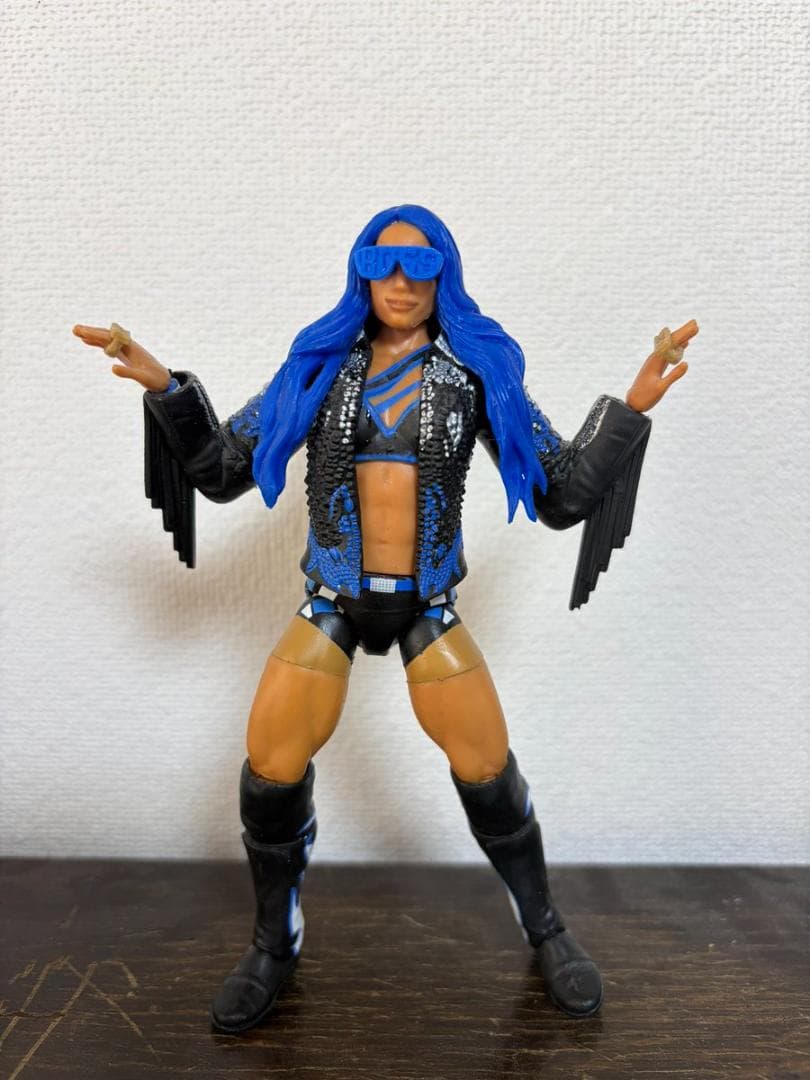 WWE フィギュア2体セット サーシャ・バンクス&オモス - メルカリ