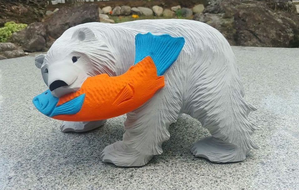 木彫り熊の置物（大きめ）シロクマアレンジ（33☓19.5☓23cm、2.3kg）
