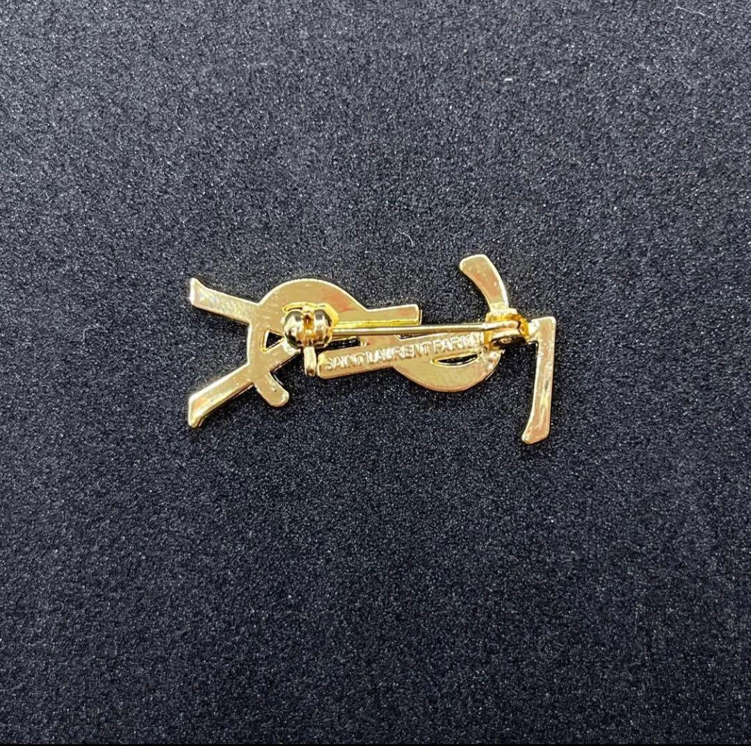 YSL ゴールド ロゴ ブローチ