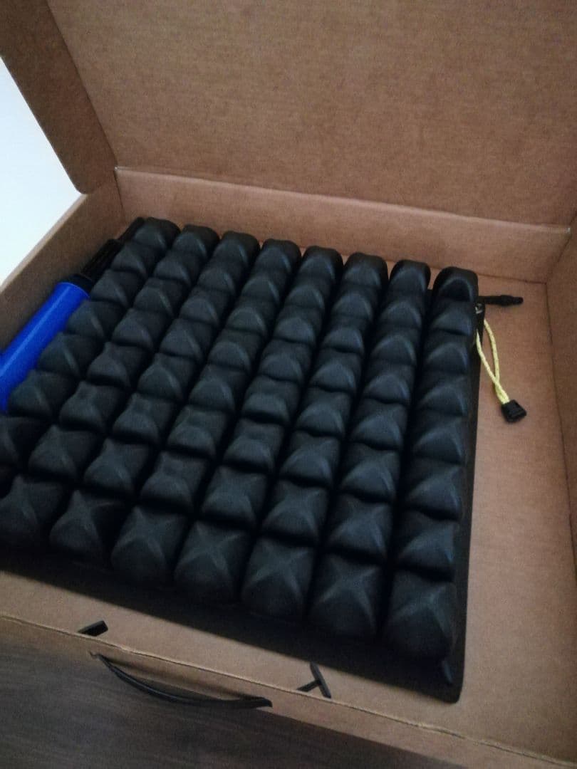 新品! ROHO 車椅子用　ロホクッション 黒　37.5×37.5×5.5cm