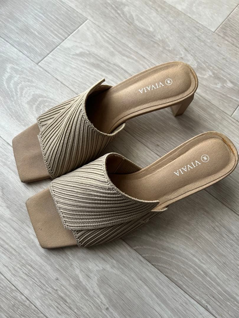 VIVAIAスクエアトゥミッドヒール (5cm) ミュール（ベージュ） Lightweight Square-Toe Mary Janes (Margot™ Walker Mary Jane