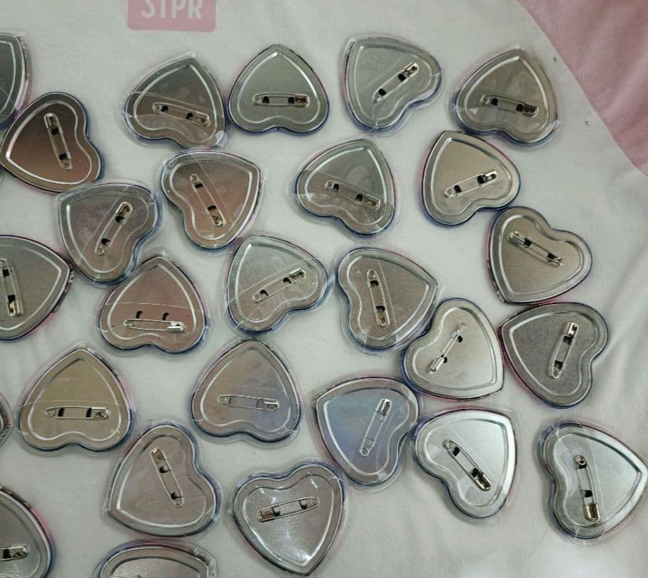 すとぷり 莉犬 ハートの缶バッチ ハロウィン 等身 2023 - メルカリ