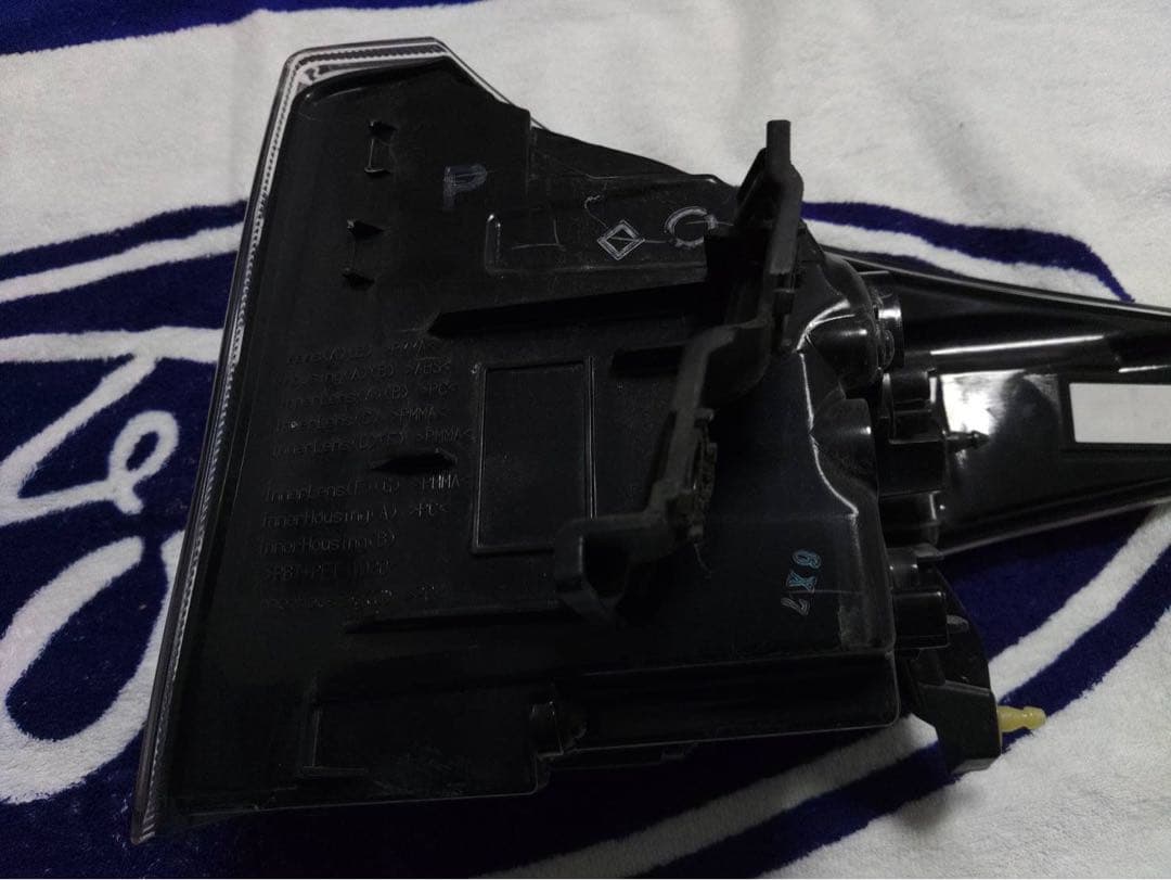 トヨタ プリウス 50 前期 テールランプ ICHIKOH 47-87 - メルカリ