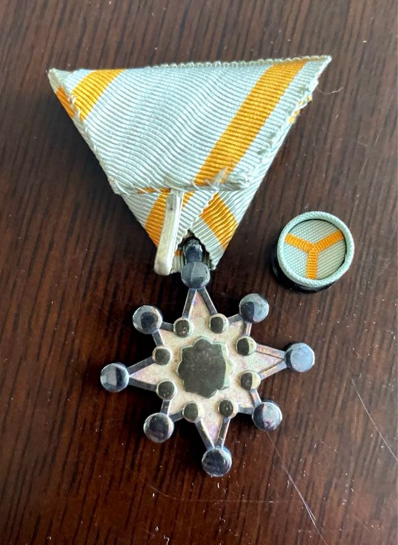 骨董 勲八等瑞宝章 勲章 共箱あり 略綬無し 当時品 - メルカリ