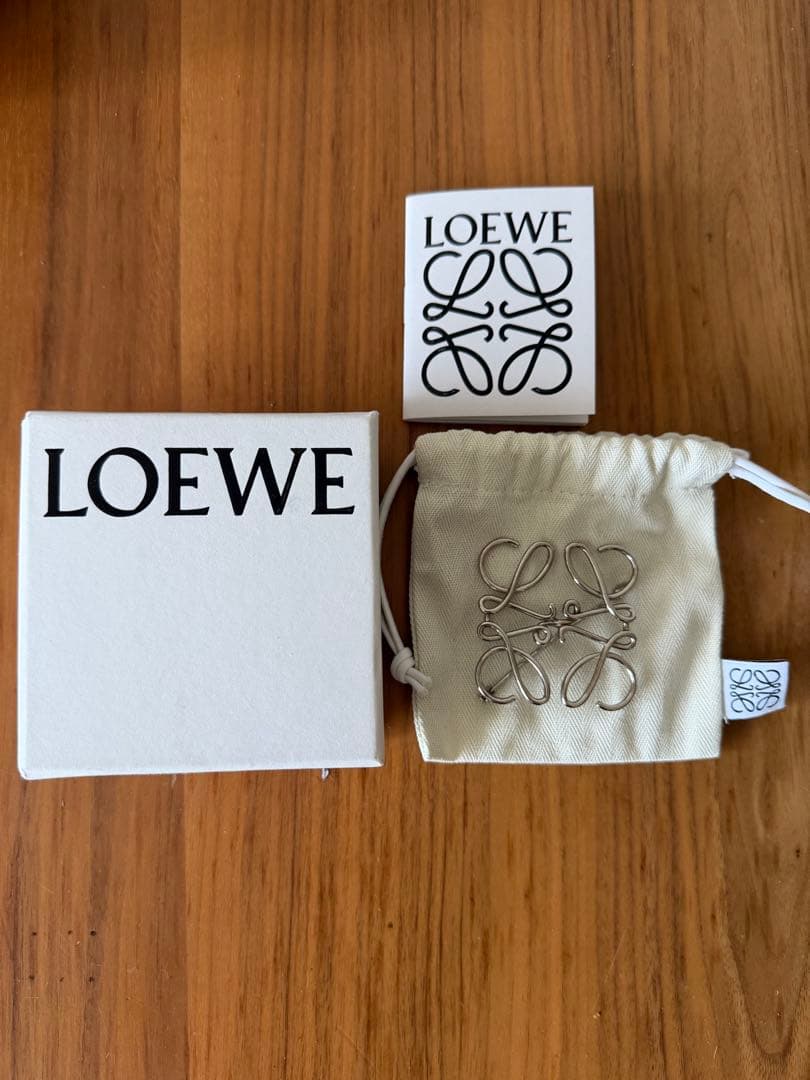 나비나。LOEWE ロエベ　ブローチ　シルバー 楽天市場】ロエベ ブローチ（バッグ・小物・ブランド雑貨）の通販