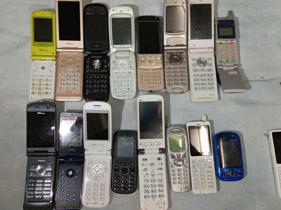 携帯電話 PHS ガラケー ジャンク品 大量 まとめ売り 73台 ドコモ au等