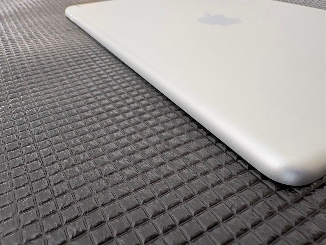 iPad 第7世代 Wifi 32GB バッテリー最大容量82.5% - メルカリ