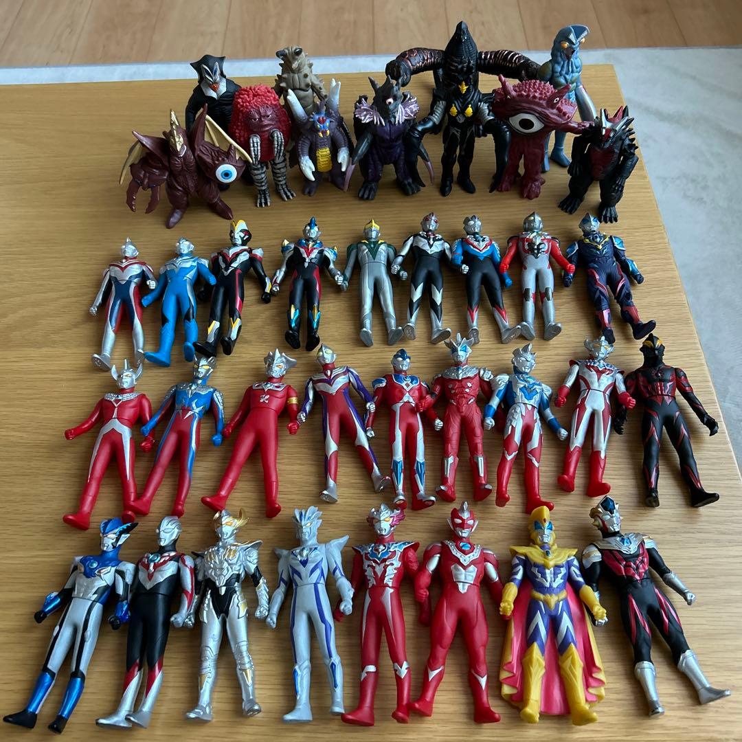 ウルトラマン ソフビ まとめ売り37体 - メルカリ