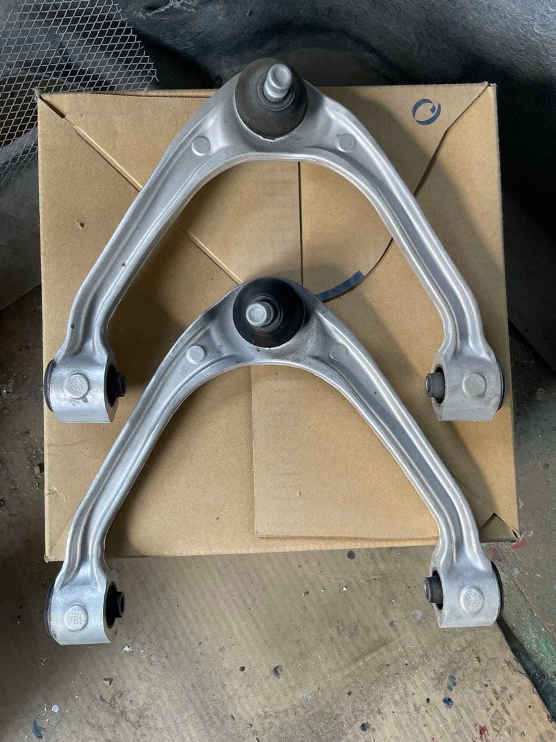 v36スカイライン 純正フロントアッパーアーム セダン用 - メルカリ
