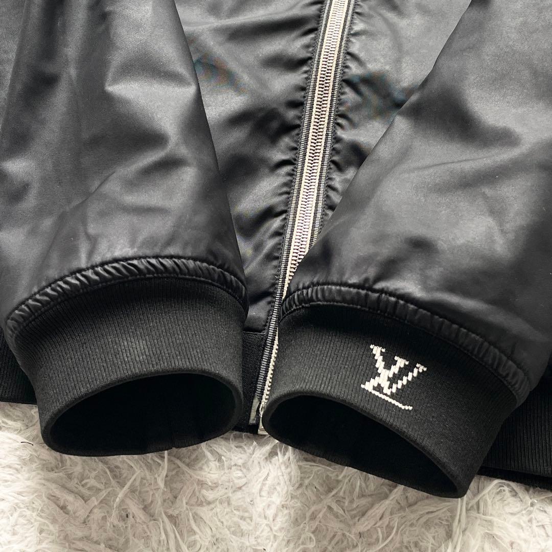 XLサイズ ルイヴィトン ナイロンジャケット 立体メタルロゴ 収納フード