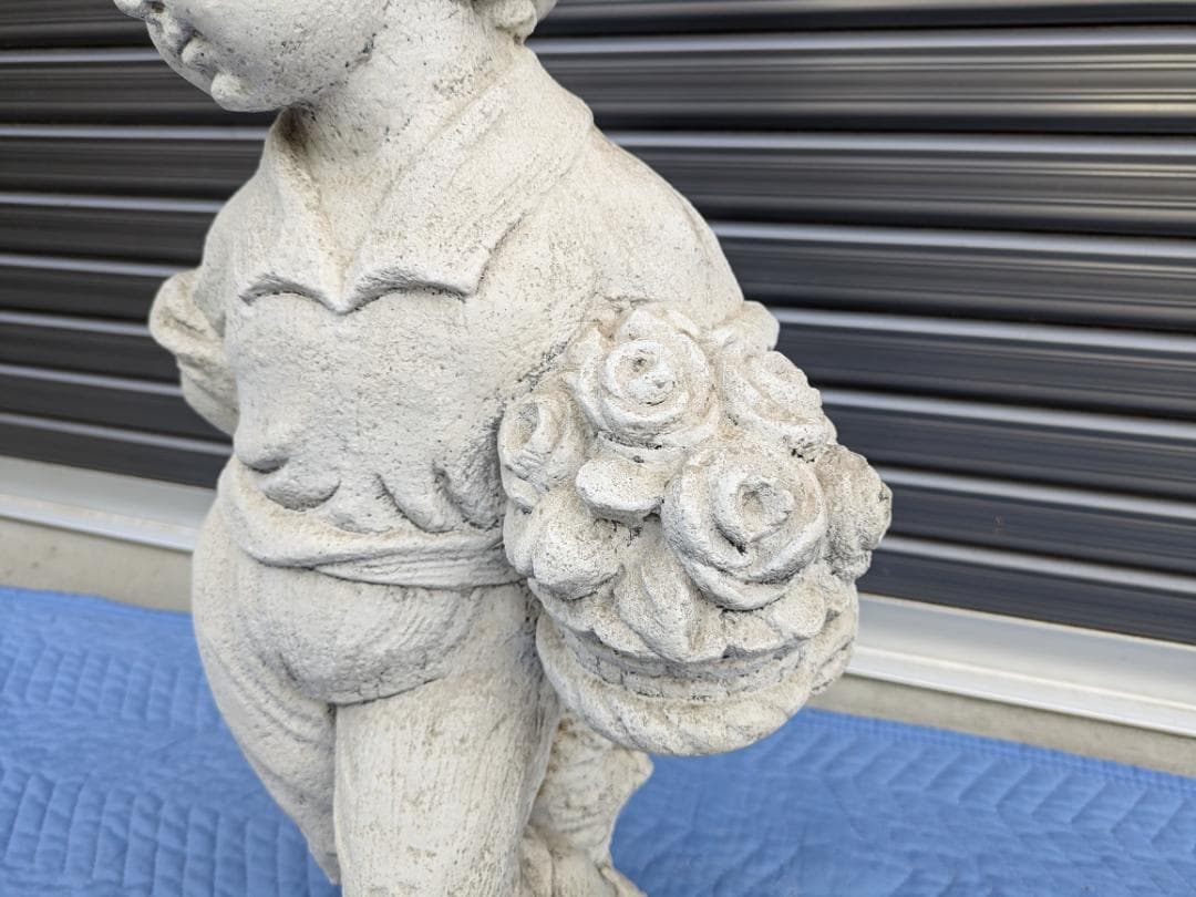 478 イタリア製 石像 花束を持つ子ども ガーデンオーナメント