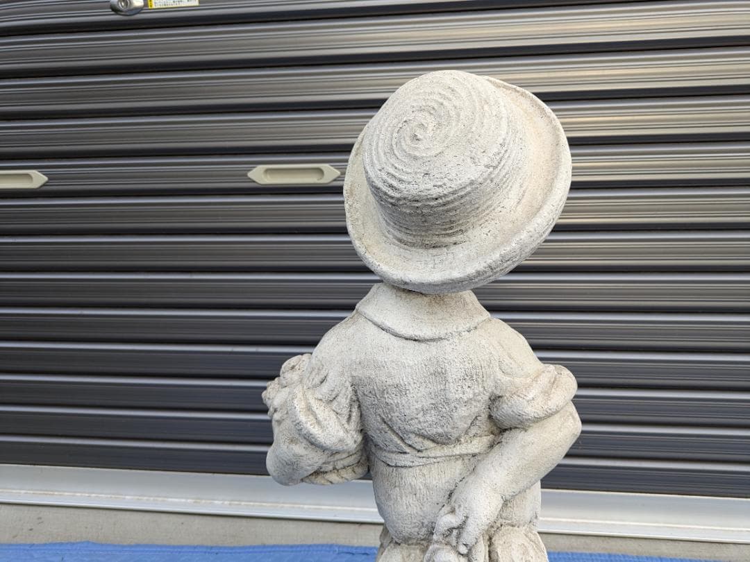 478 イタリア製 石像 花束を持つ子ども ガーデンオーナメント