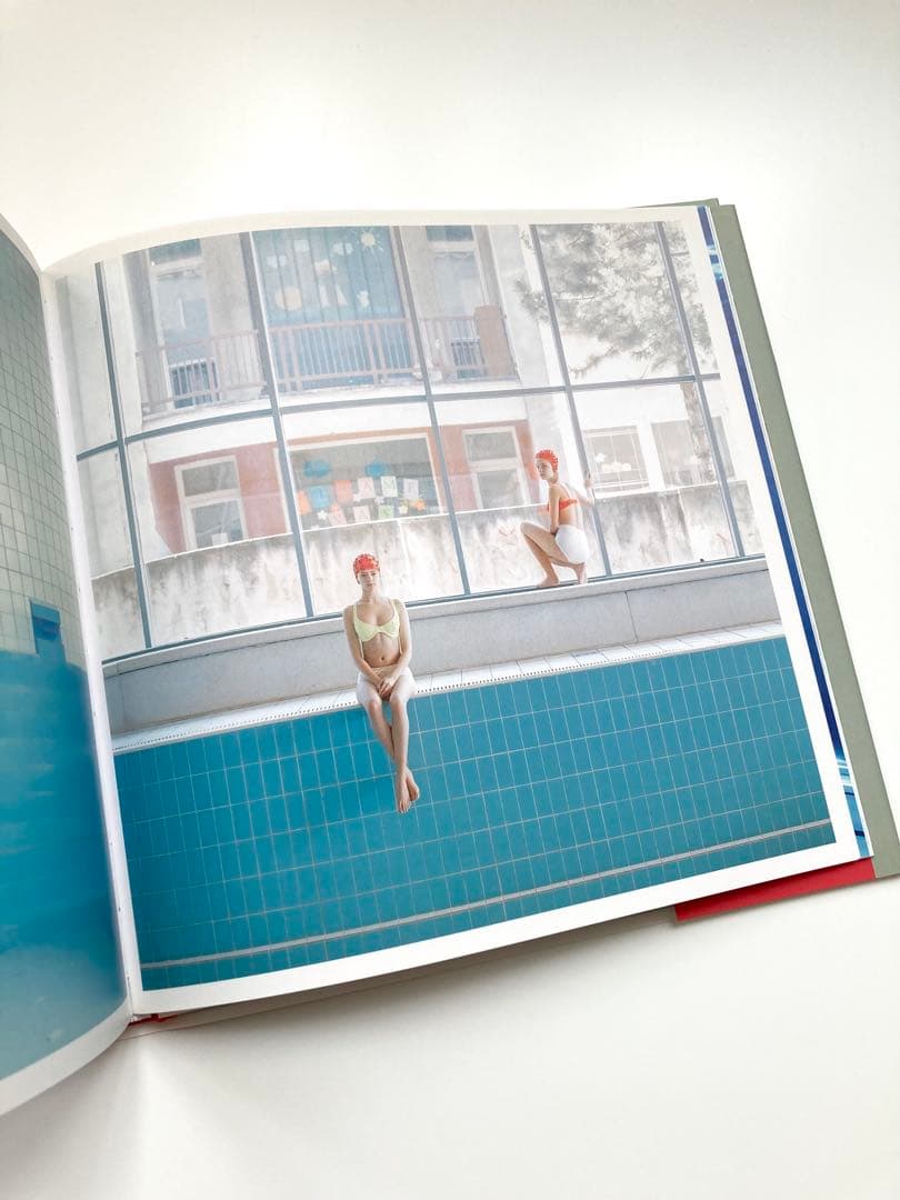 Maria Svarbova 「 Swimming Pool 」東欧プール写真集 - メルカリ