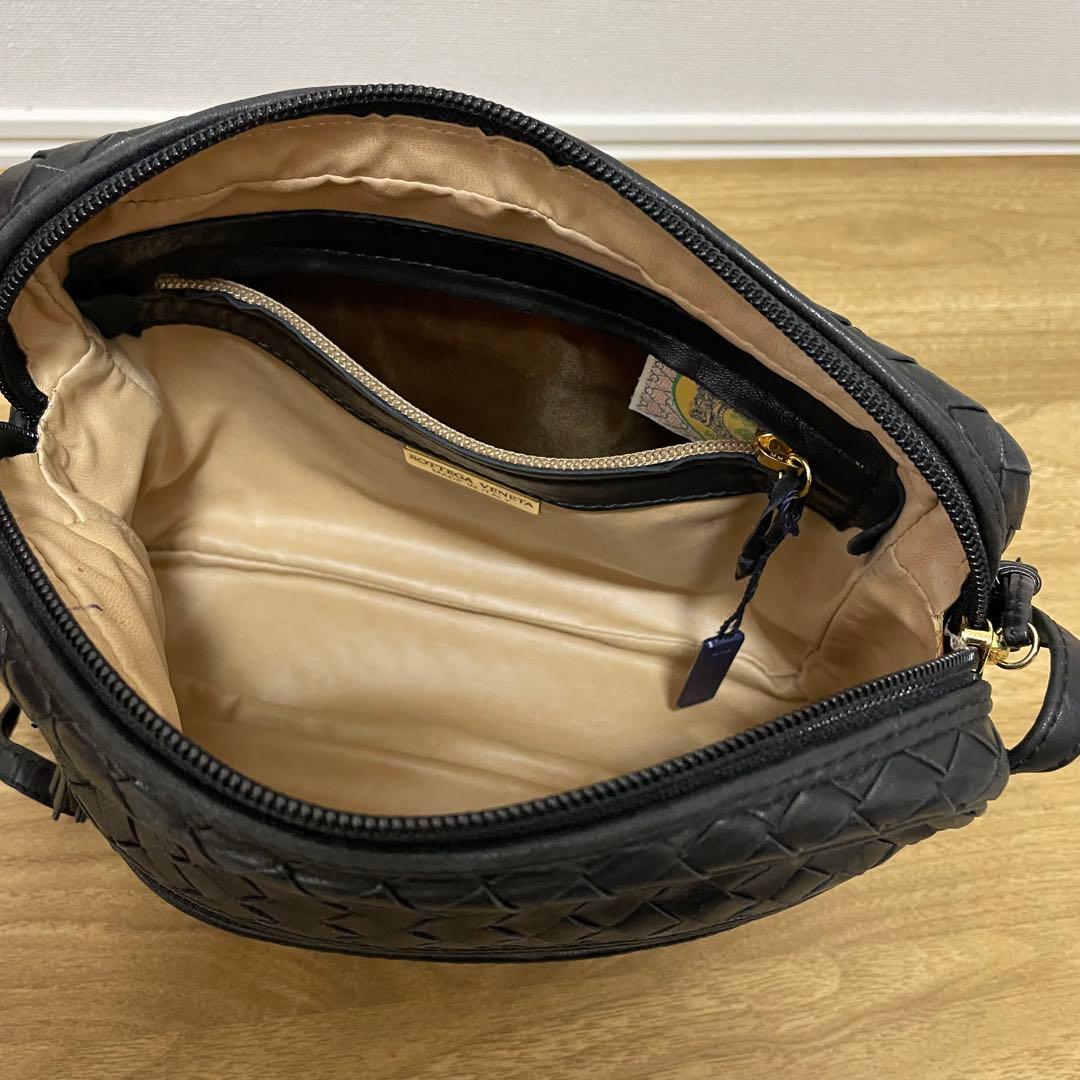 《美品》ボッテガヴェネタ レザー ショルダーバッグ ブラック 黒