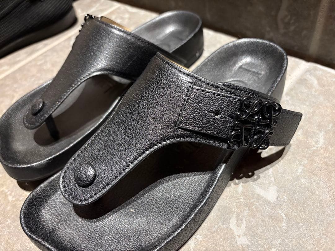 【美品】　LOEWE アナグラム トングサンダル サイズ36（23センチ相当） 値下げ！LOEWE/ロエベ】アナグラム トングサンダル(36/23cm)