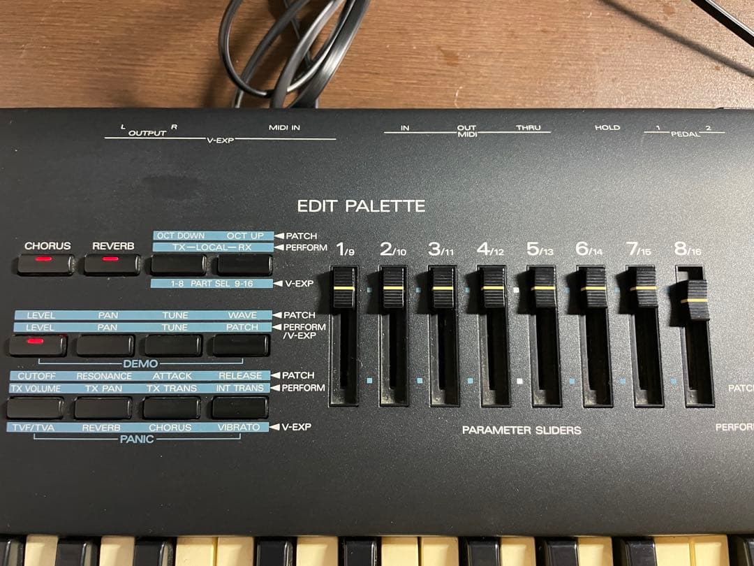 Roland JV-90 シンセサイザー