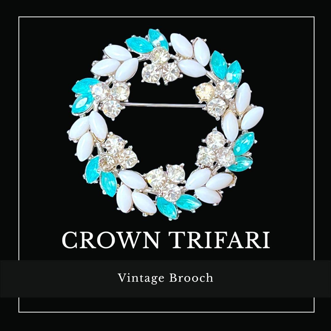 CROWN TRIFARI☆ミルクガラス☆ホワイト×ジルコンブルーリースブローチ