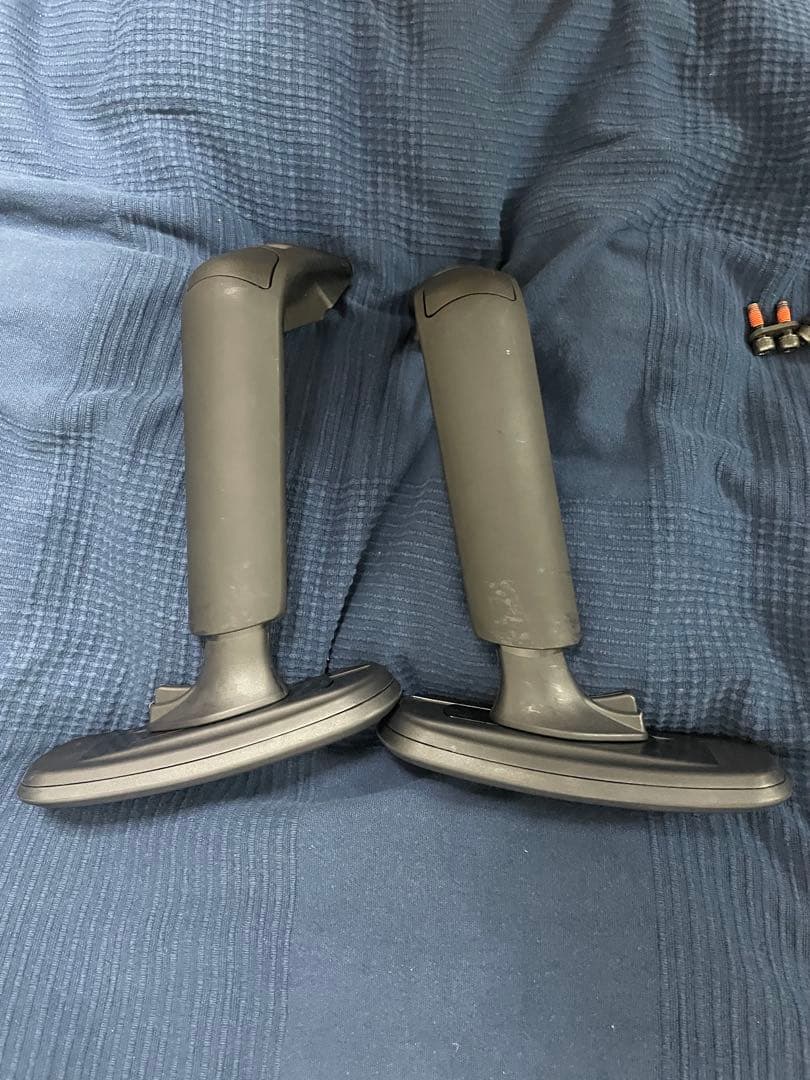 yus127さま専用 オカムラ シルフィ アジャストアーム ネジ付き - メルカリ