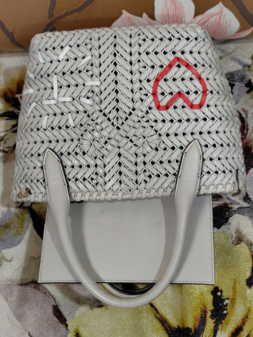 美品】アニヤハインドマーチ2WAYニーソン☆白バッグかごバック☆エコ