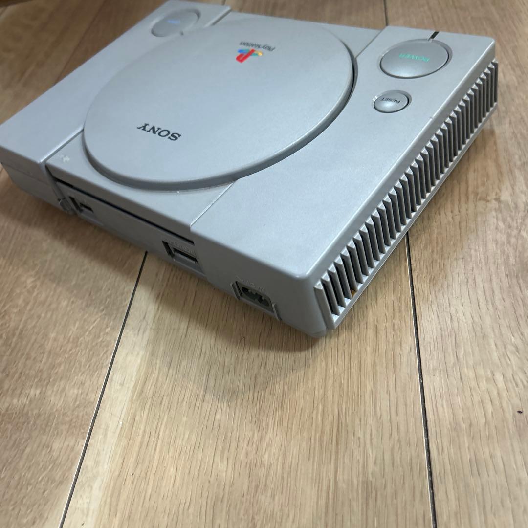 初代プレイステーション SCPH-7000 コントローラ ソフト7本 - メルカリ