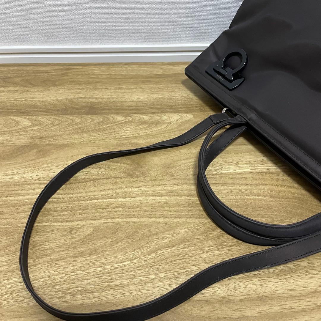 《美品》Ferragamo（フェラガモ）ナイロン×レザー ハンドバッグ ブラウン