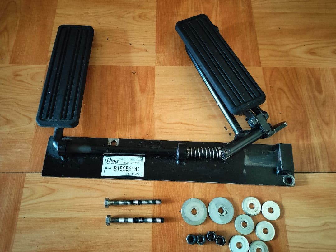 左足用 アクセルペダルキット ブラウンアビリティ製、左足用アクセルペダル「クイックリリース