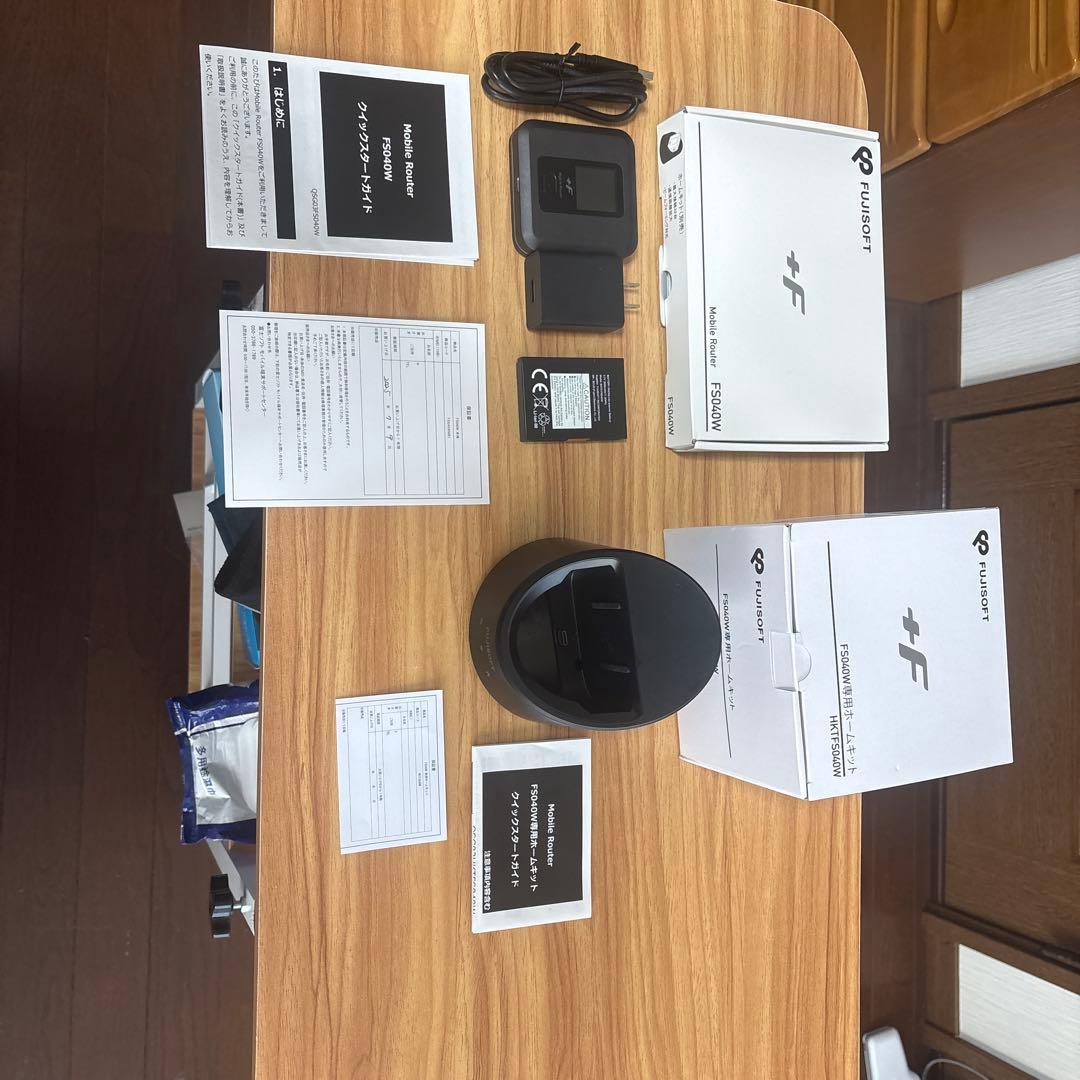 富士ソフト モバイルルーター FS040W + 専用ホームキット　セット モバイルルーター +F FS040W + 専用ホームキット｜富士ソフト株式会社