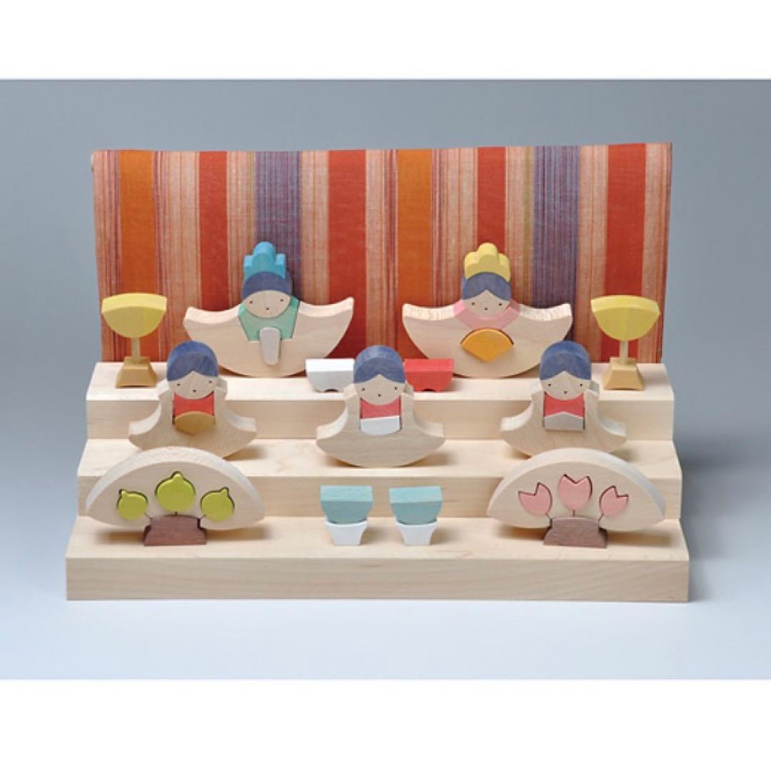 小黒三郎／銀杏円びな三段飾り 小黒三郎 銀杏円びな三段飾り（普通垂幕・赤） | 木のおもちゃ専門店