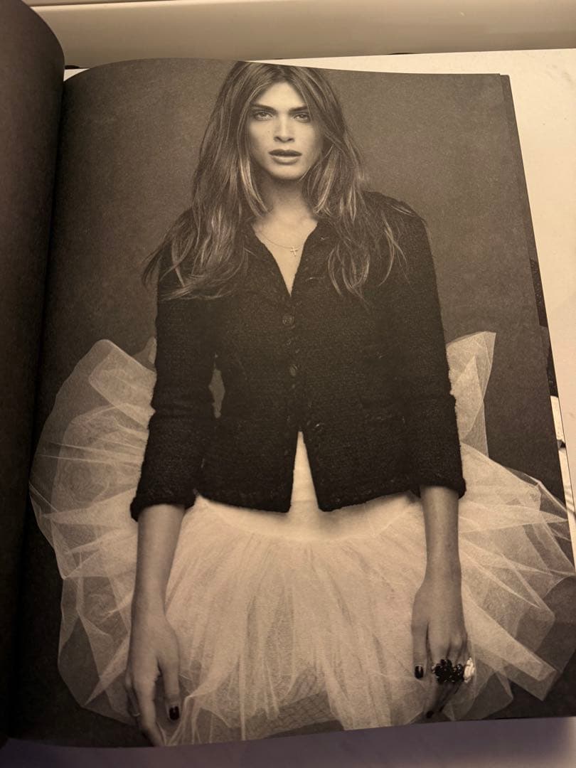 THE LITTLE BLACK JACKET 初版 2012年シャネル 写真集 - メルカリ