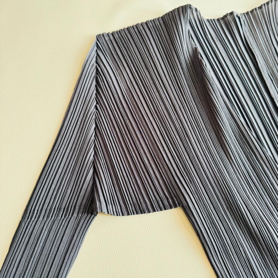 美品✨プリーツプリーズ イッセイミヤケ 長袖カーディガン グレー 3 L