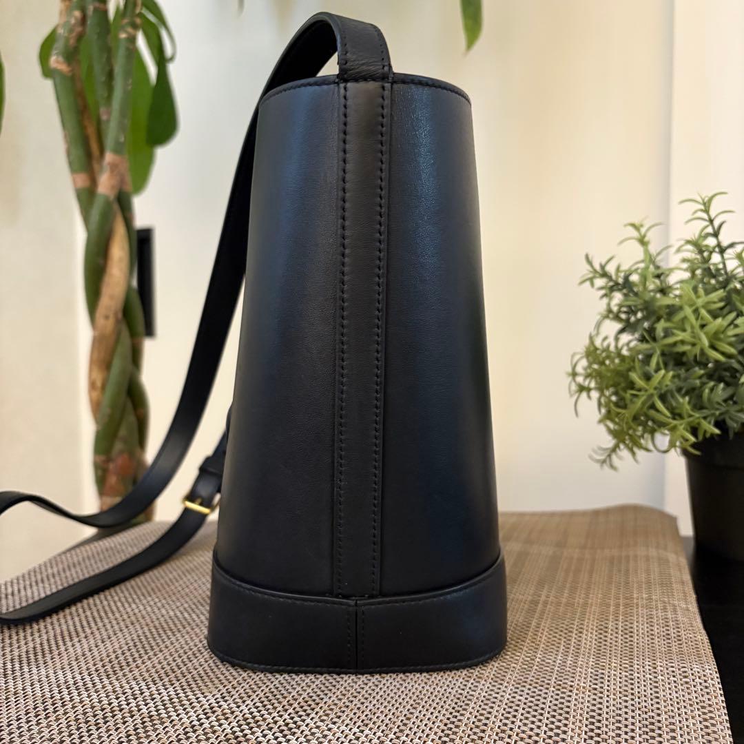 CELINE スモールバケット キュイル トリオンフ ショルダーバッグ