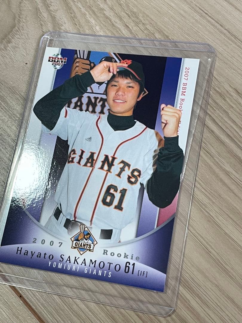 レア】坂本勇人ルーキーカード【ローダー＆スリーブ付き】 - メルカリ