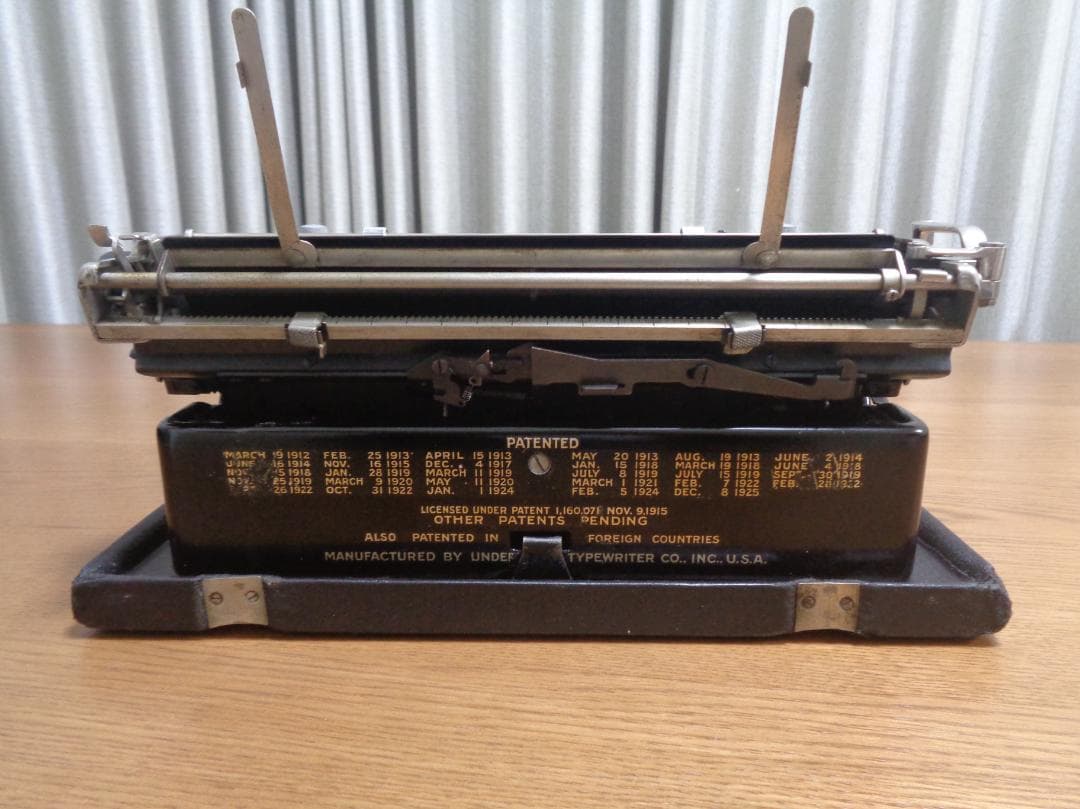 実働品　UNDERWOOD FOUR BANK タイプライター　ヴァイオレット