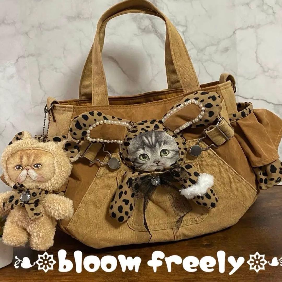 k*☆様 コヤンイサムチョン【デニムリメイク バッグ】 猫ちゃんバッグ コヤンイサムチョン ハンドメイドリメイクデニムショルダートート