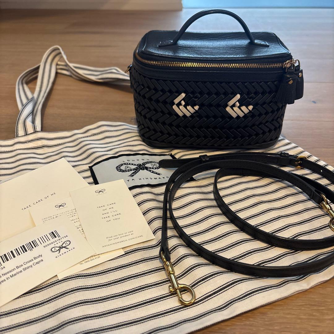 アニヤハインドマーチ★ショルダーバッグ アニヤ・ハインドマーチ】収納力ピカイチ『新名品ショルダーバッグ』が