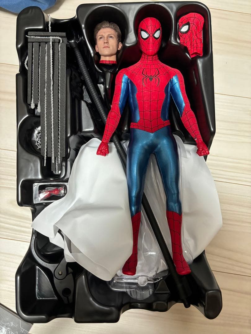 ホットトイズ スパイダーマン(ニュー・レッド&ブルースーツ）DX版