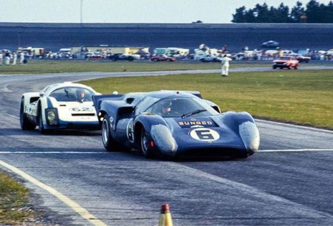 ショーケース付属 1/18 Spark ローラT70 Mk.3B GT 1969 - メルカリ