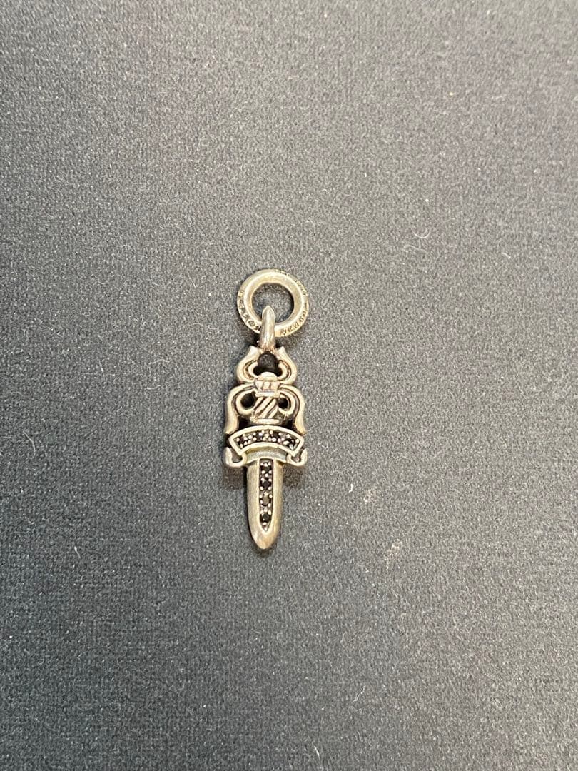 クロムハーツ　シルバーダガーチャーム　両面ブラックダイヤカスタム　ギャランティ クロムハーツカスタム ダガーペンダント ダイヤ加工