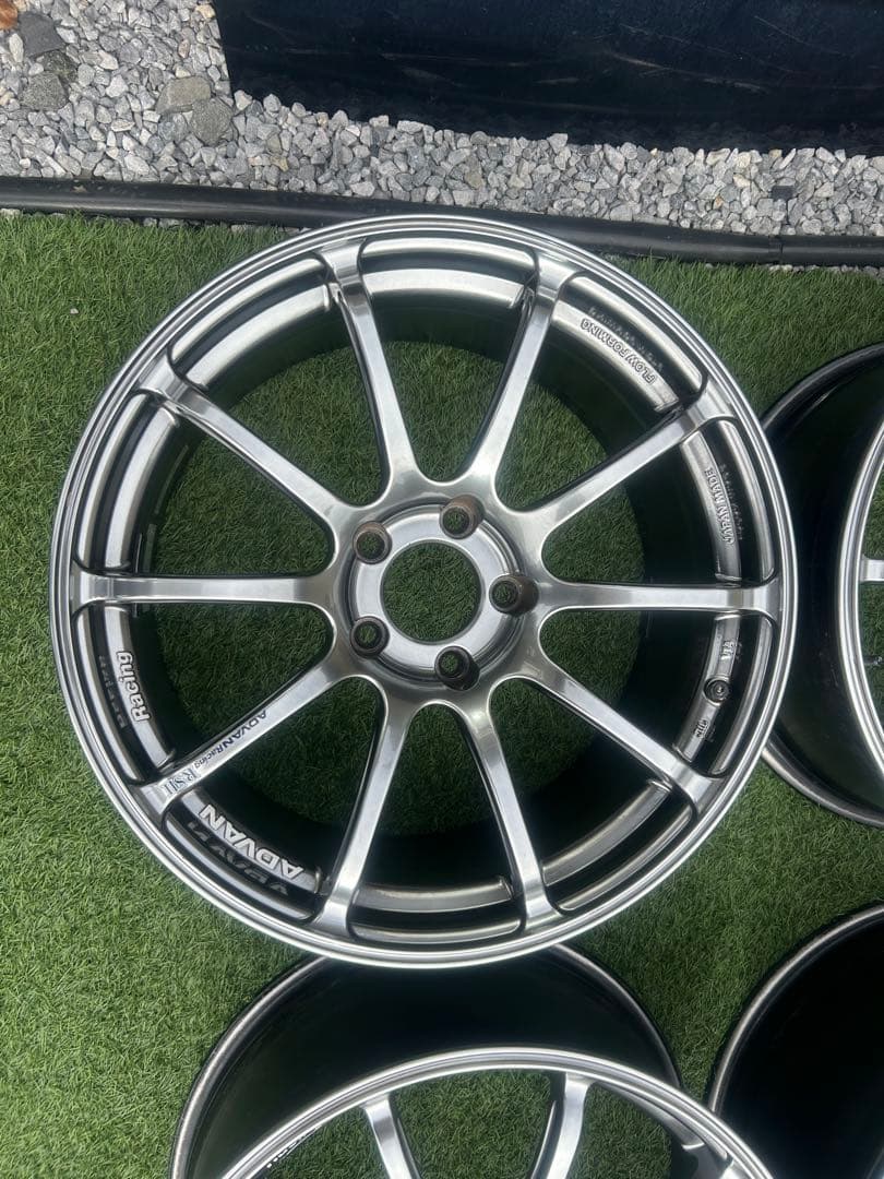 ヨコハマ　アドバン　RS2 18インチ　114.3 8.5j インセット31