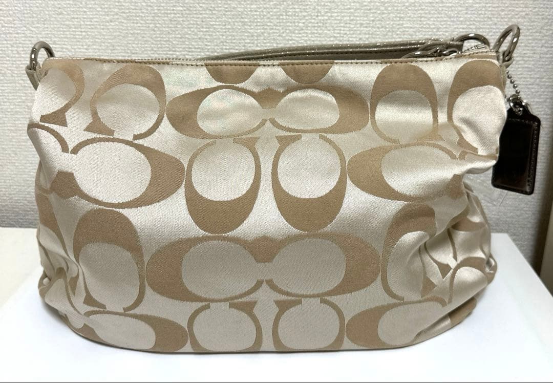 〇251047 コーチ ポピー シグネチャー ショルダーバック 18350 - メルカリ