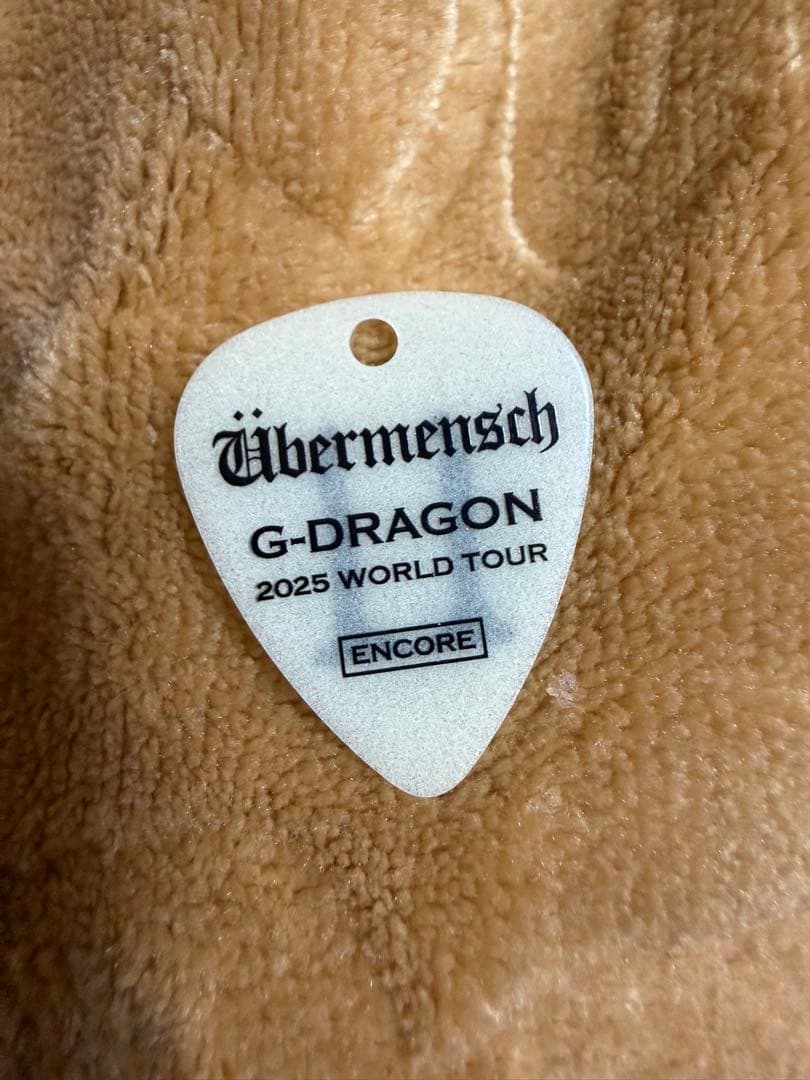 G-DRAGON 白 ピック Amazon.co.jp: gドラゴン グッズ ギターキーホルダー ギター ピック