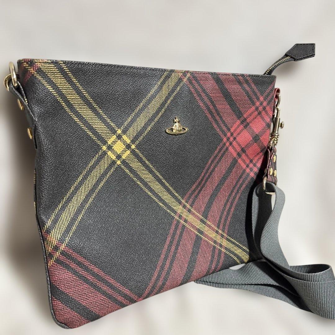 Vivienne Westwood ショルダーバッグ　オーブ　チェック柄　PVC Vivienne Westwood☆チェーンショルダーバッグ チェック柄 (Vivienne